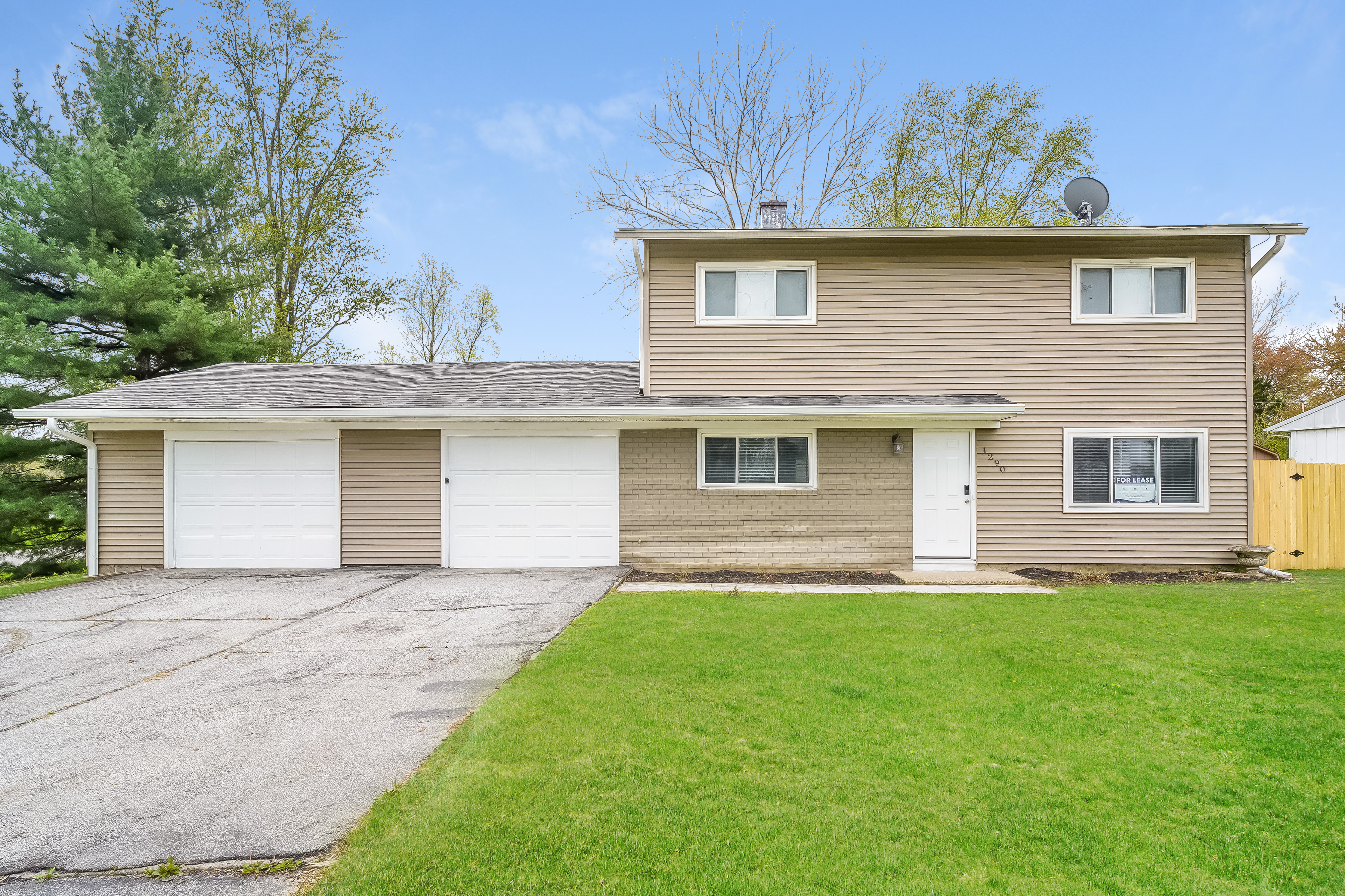 1290 TANGLEWOOD DR GREENWOOD, IN 46142